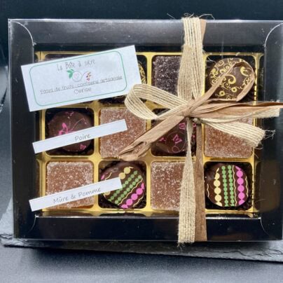 Boîte de pâtes de fruit enrobée de  chocolat